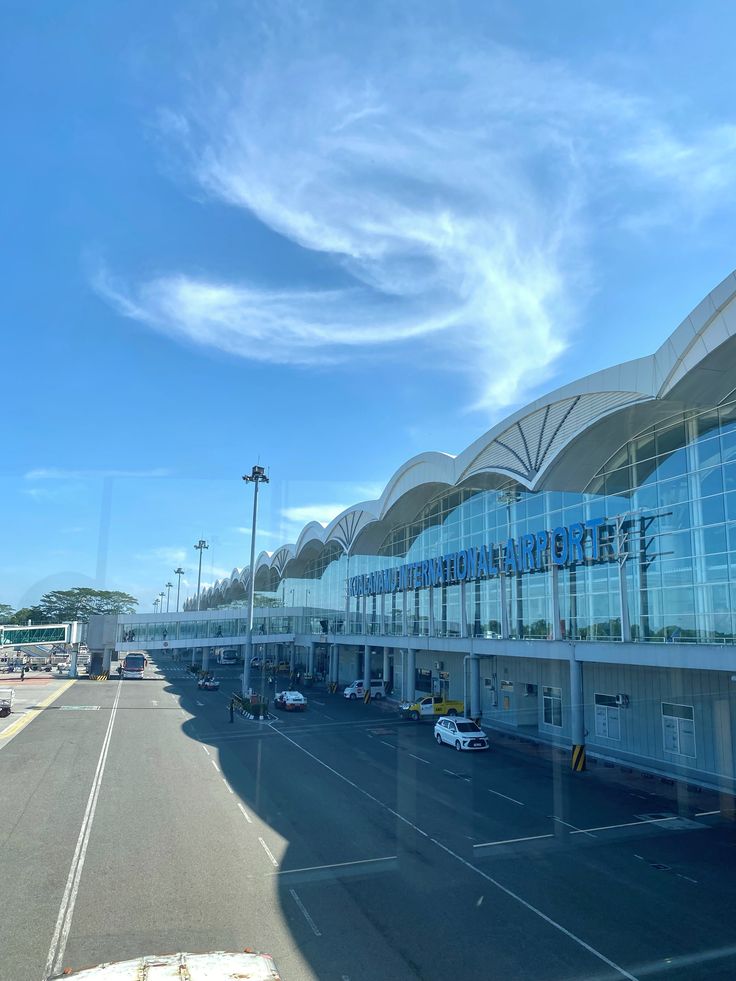 Bandara Kualanamu Stop Penerbangan Sementara akibat Erupsi Gunung Sinabung